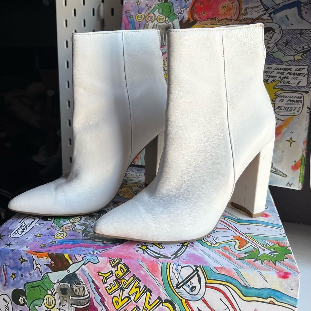 Steve Madden Renn (White Boots)